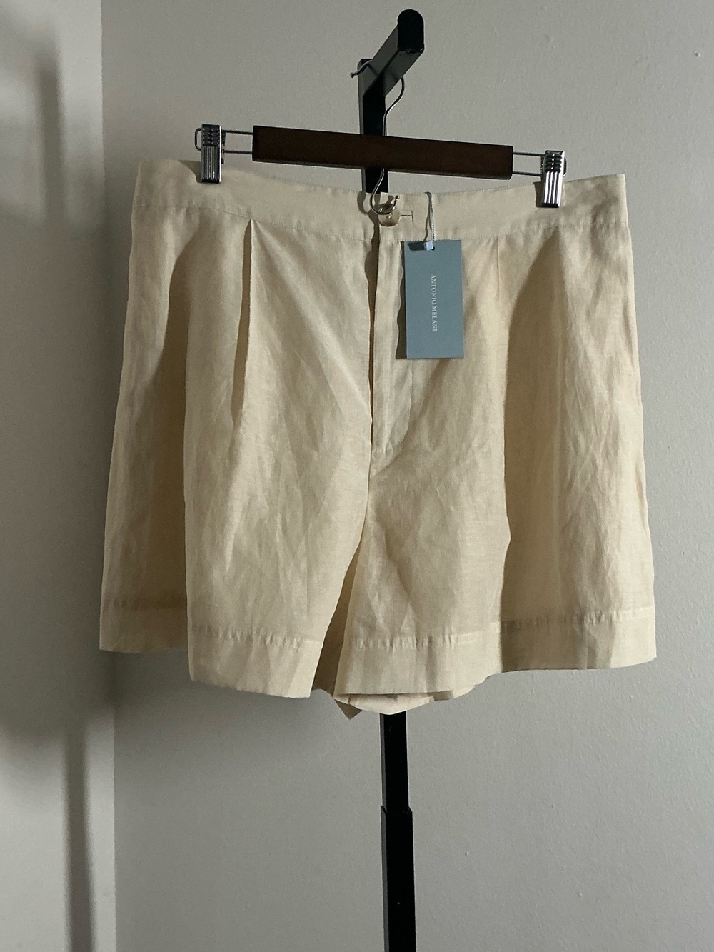 🆕 Antonio Melani | Linen Blend Pleated Shorts
